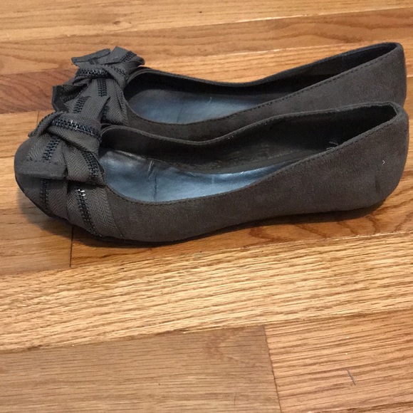 Nine West Gray Flats - Picture 3 of 7